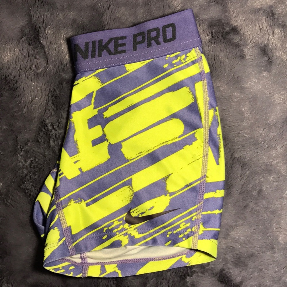 Nike pros youth small